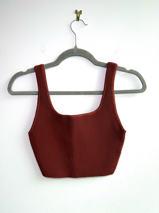 Babaton Tops - Aritzia Babaton Sculpt Knit Squareneck Cropped Tank in Burgundy